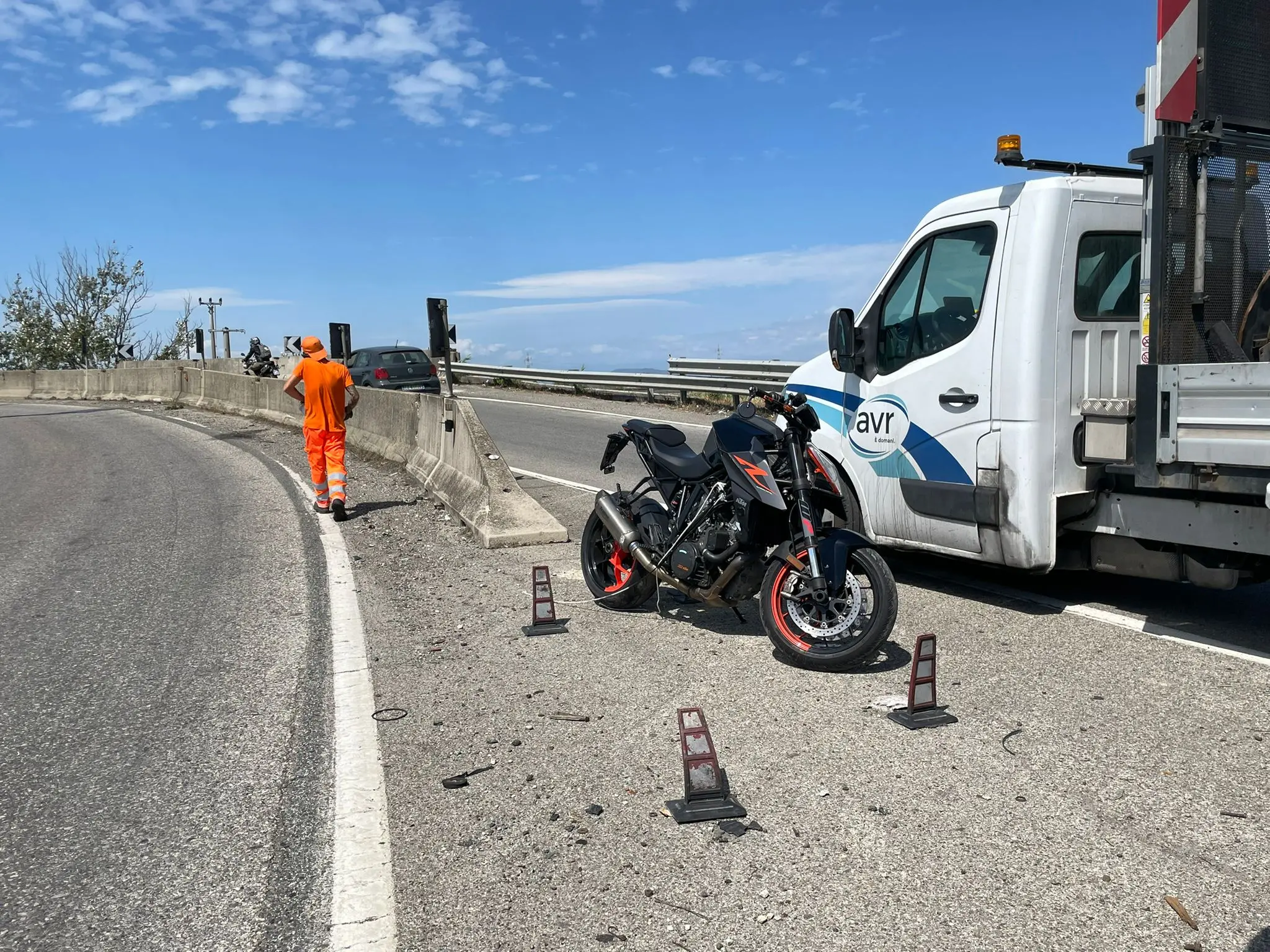 Due motociclisti gravi nell'incidente: dramma all'imbocco della Fipili