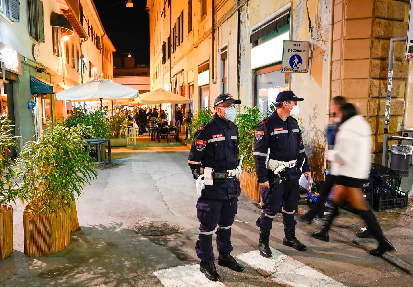 Livorno, via Cambini super sorvegliata. Pattuglie anti assembramento