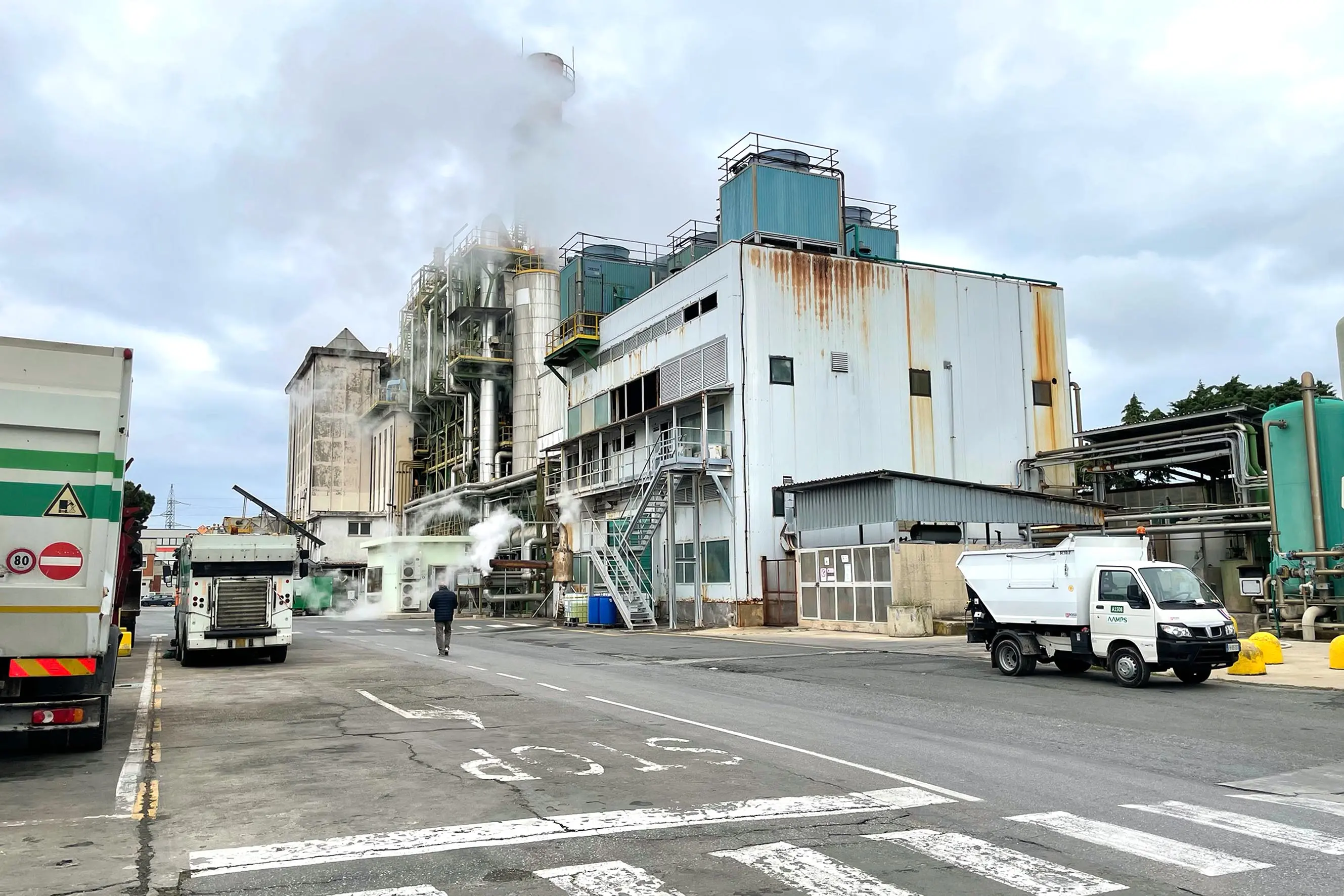 Rifiuti Zero Livorno torna all'attacco: "L'inceneritore va chiuso, gravi violazioni"