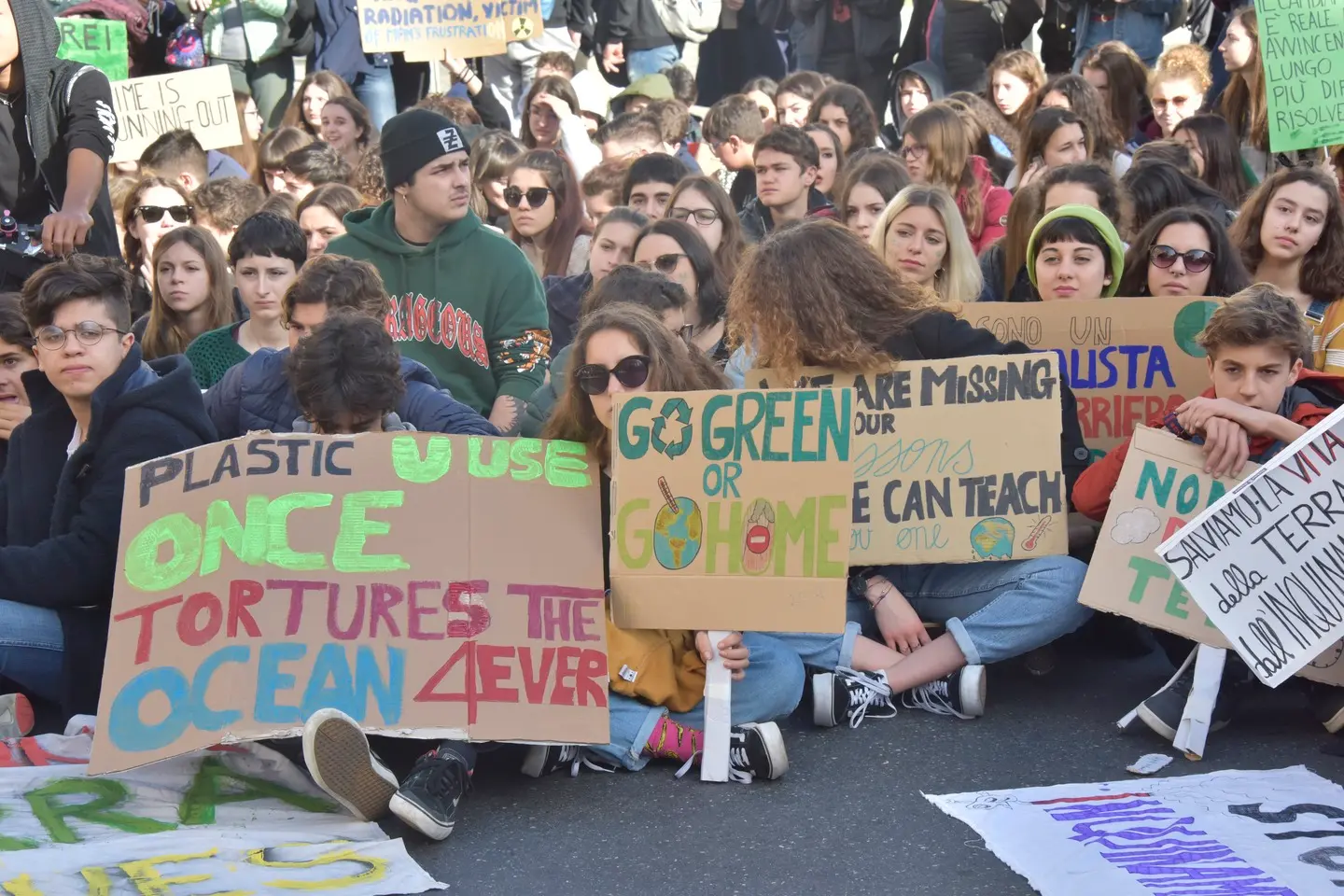 Anche in Toscana studenti in piazza per l'ambiente: "Clima impazzito, salviamo la Terra"