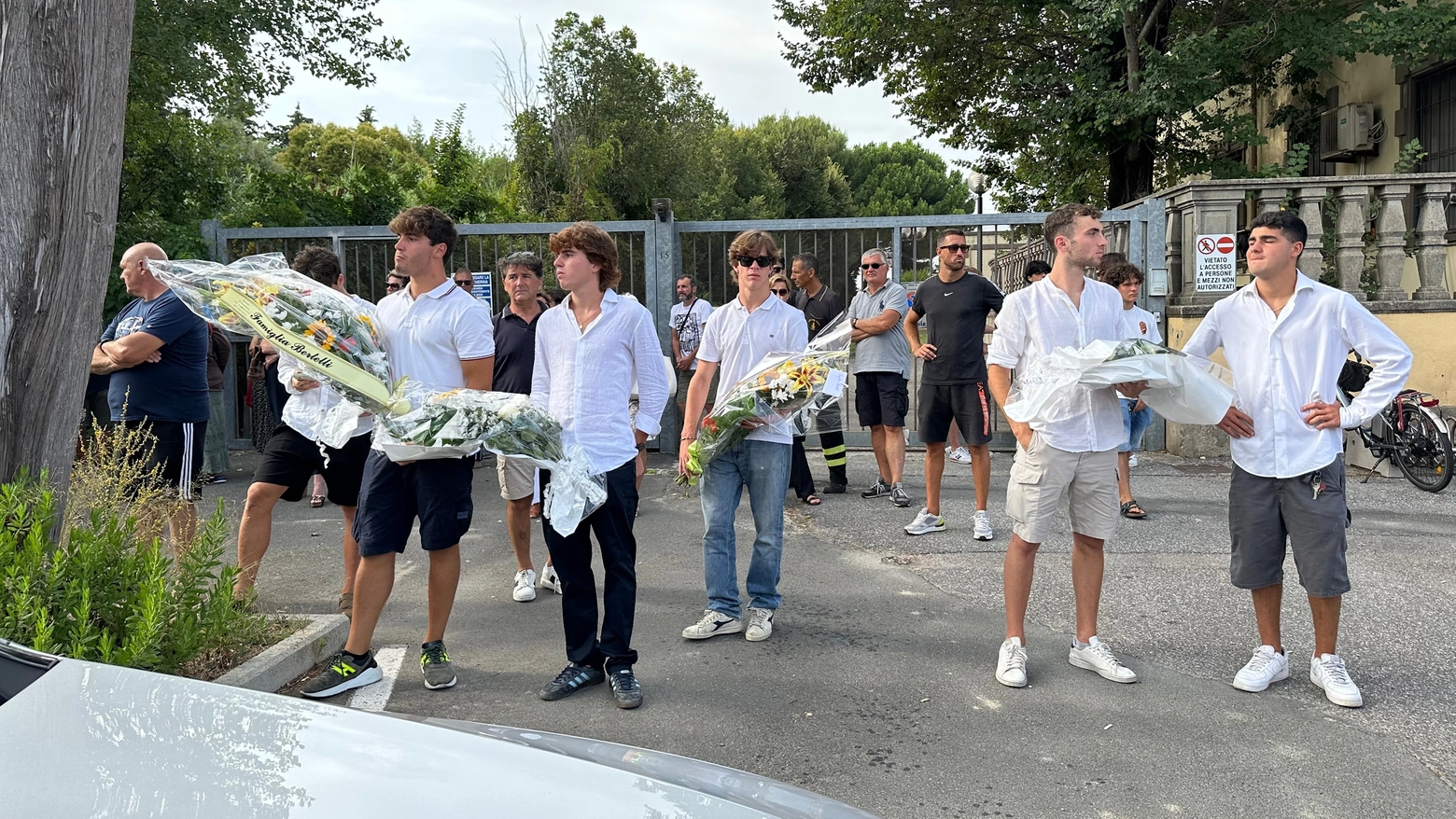 Un momento della cerimonia di addio a Lorenzo Filippi (Foto Novi)