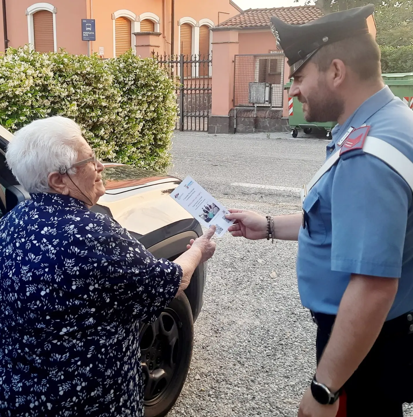 “Quella ragazza mi stringeva forte forte, voleva derubarmi. Ma io non ci sono cascata”