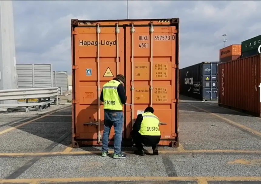 Droga, cibi contaminati, rifiuti e false griffe: porto di Livorno, bazaar dell'illegalità