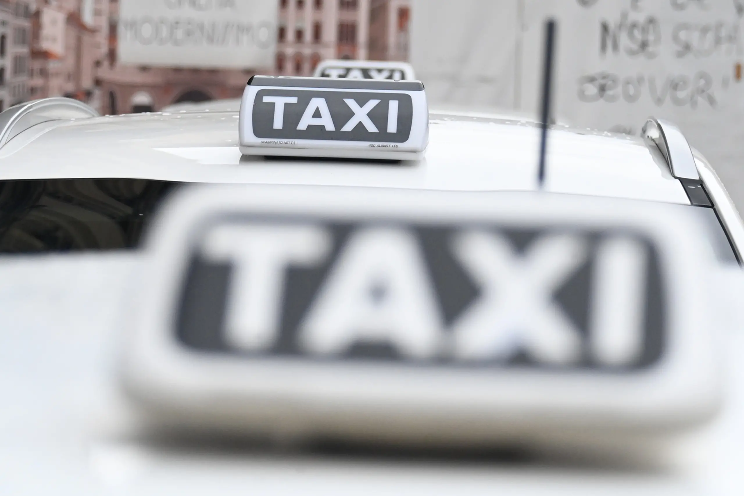 Taxi non accessibili, disabili restano a piedi