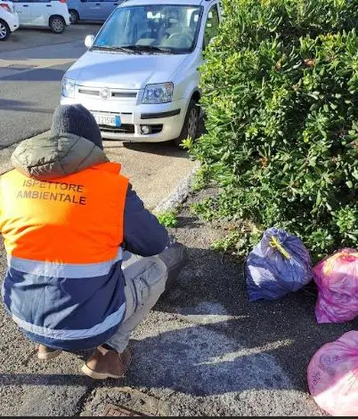 Allarme abbandono rifiuti, sanzionate 35 utenze dagli ispettori ambientali