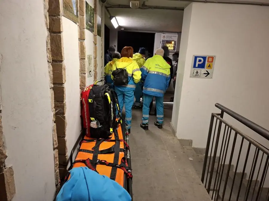 In trappola dentro l’ascensore di un parcheggio, 24enne salvato a San Casciano