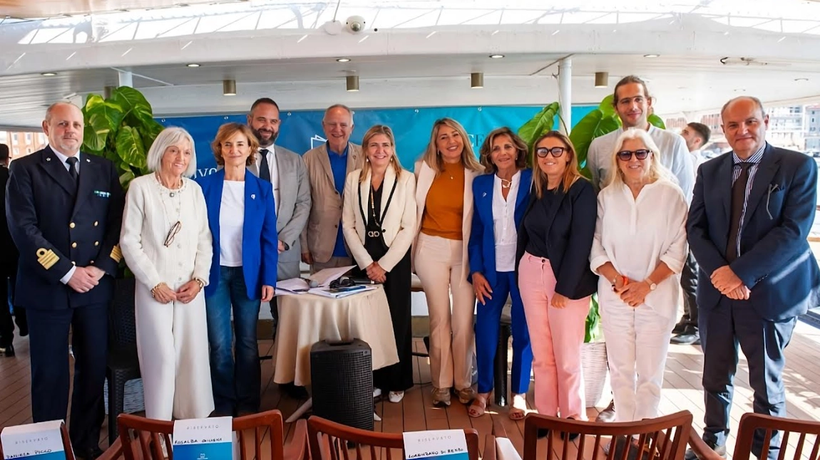 Un momento dell'incontro sulla motonave per l'iniziativa "Il mare a scuola"