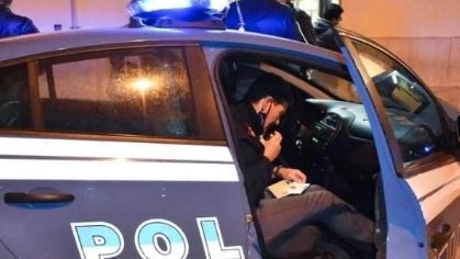 La polizia indaga sull'espisodio di violenza avvenuto sul litorale livornese