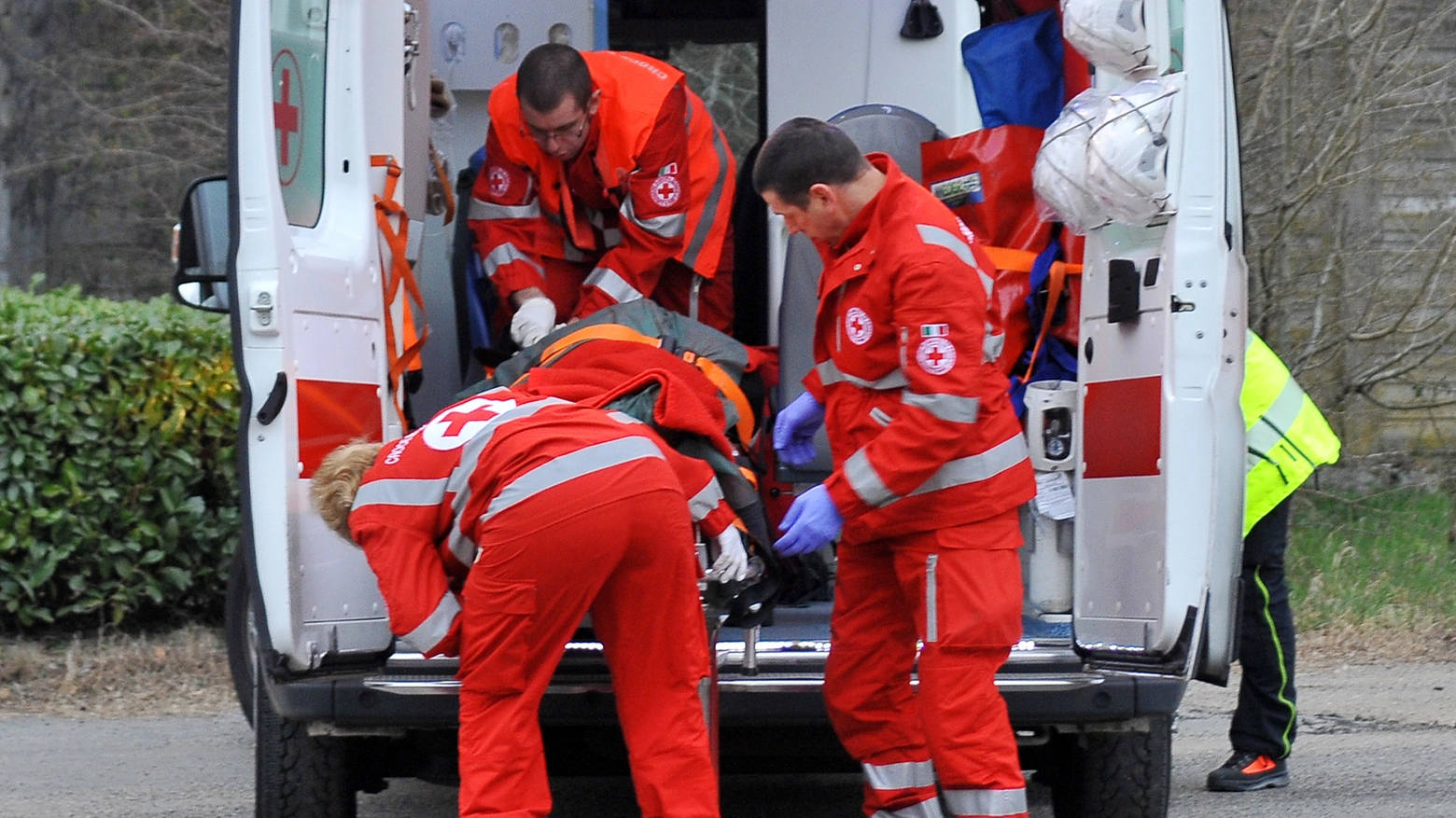 Un'ambulanza in una foto di repertorio. Due i feriti per incidente in località Acquari a Suvereto