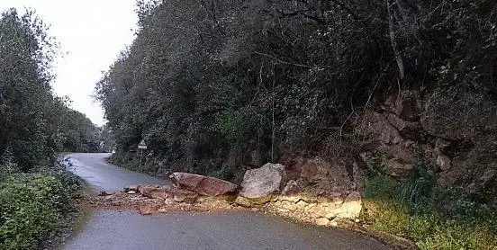 Il maltempo colpisce anche l’Elba. Frana sulla provinciale 33: strada chiusa