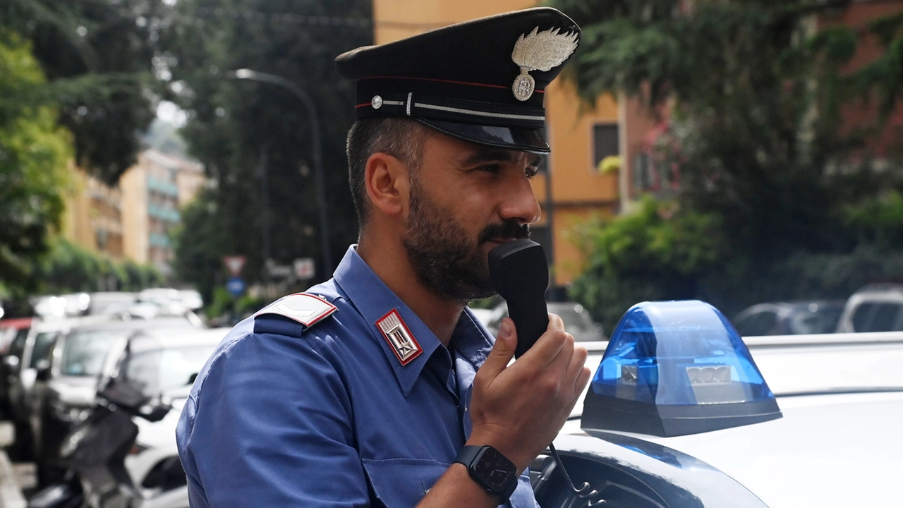 CARABINIERI  IN VIA  BENIAMINO  GIGLI