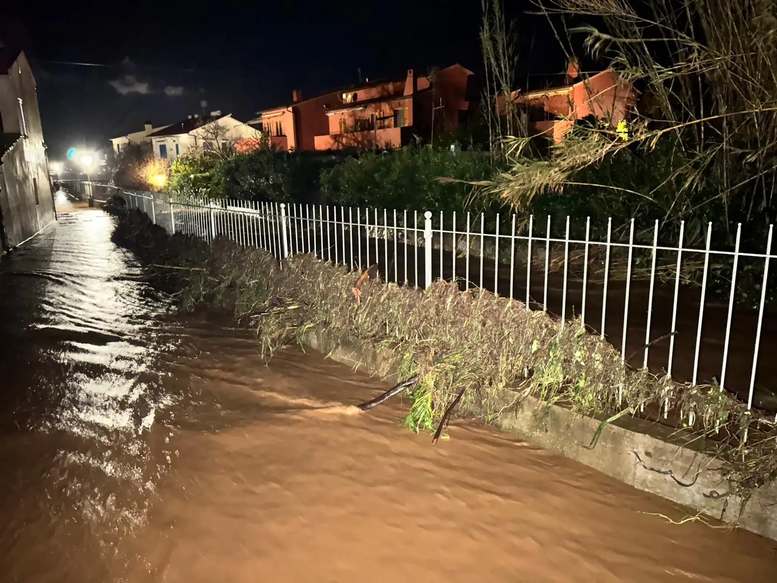 Elba alluvionata, anche Rio sott’acqua: allagamenti nelle frazioni, frana al Volterraio