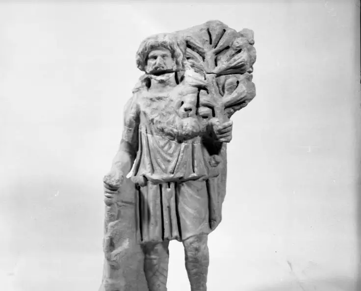 La scultura del dio romano Silvano sequestrata a Rigutino nel 1926 torna al Museo Archeologico Nazionale