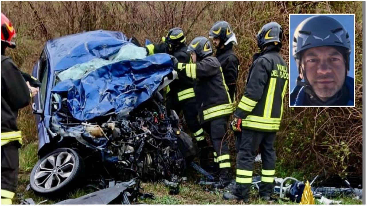 L'auto distrutta e, nel riquadro, Maurizio Franchi, 44 anni, di Vada. E' lui la vittima dell'incidente di Riparbella