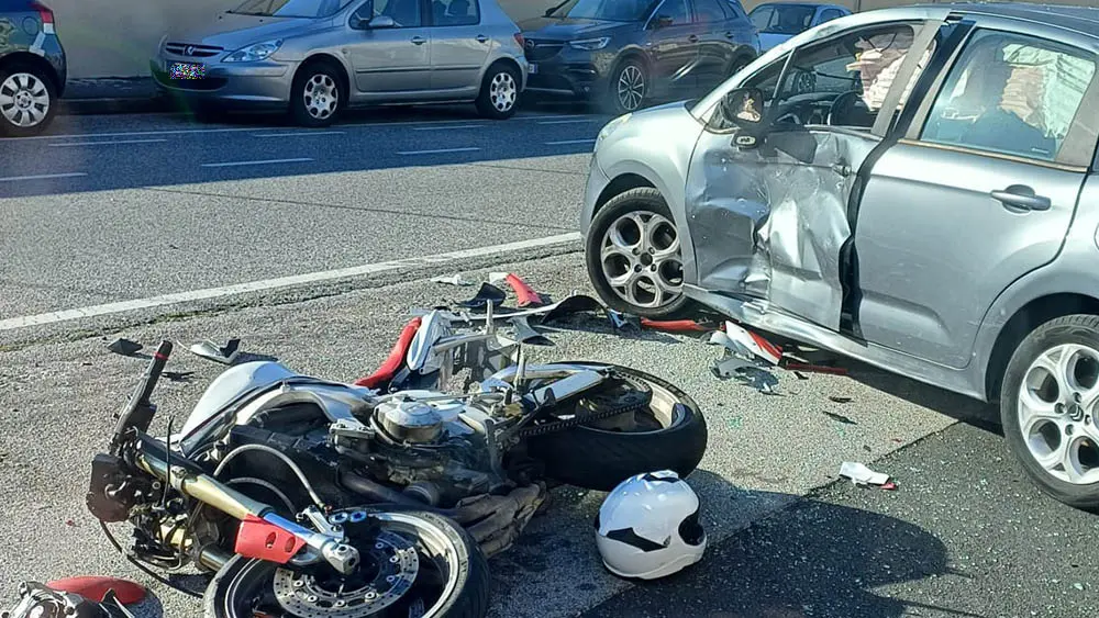 Livorno, grave dopo lo scontro moto-auto