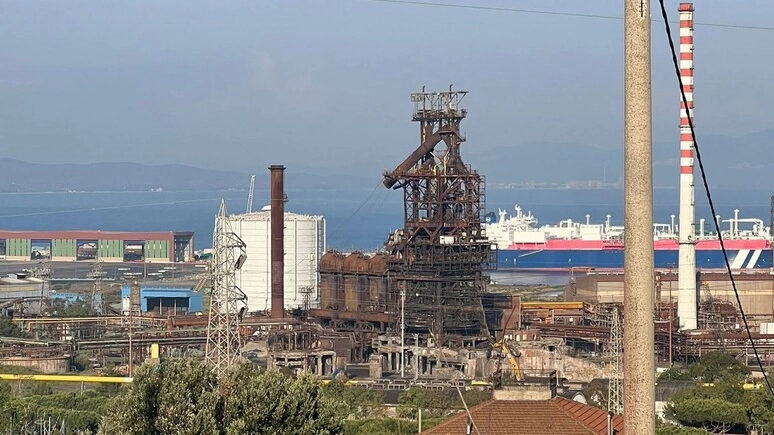 Il polo siderurgico di Piombino (Foto Ansa)