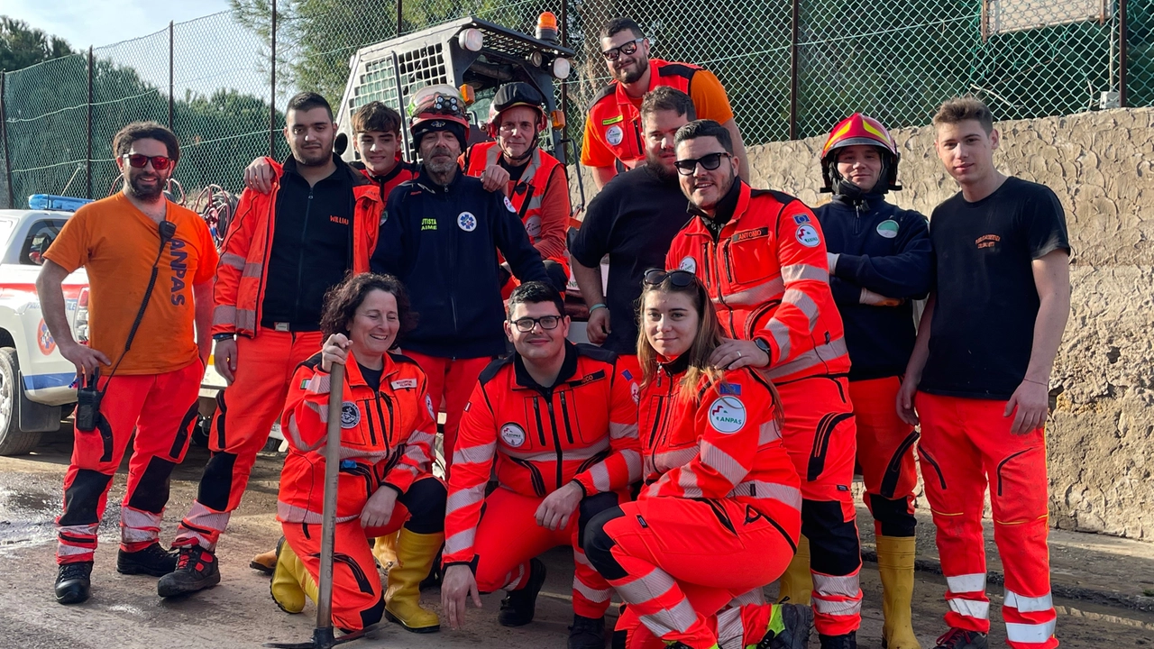 Volontari al lavoro all'isola d'Elba