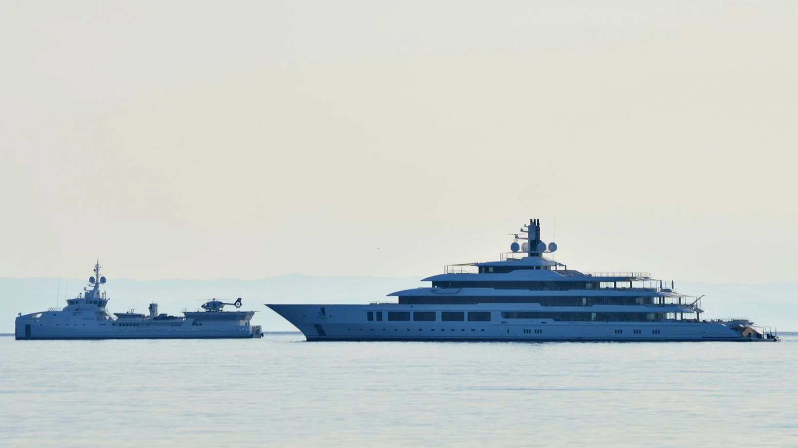 Lo yacht di Eric Smidt all'Elba (Foto di Gian Carlo Diversi)