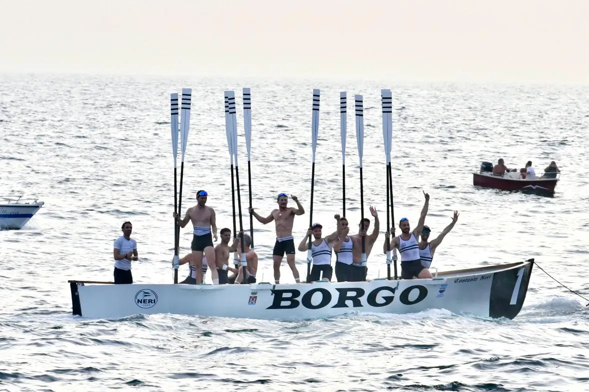 Palio Marinaro: vince il Borgo Cappuccini, secondo il Venezia. Emozioni a Livorno