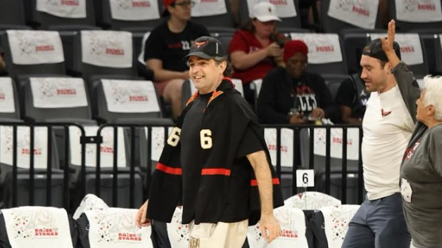 Marco Benvenuti a una partita delle Las Vegas Aces, la squadra di Wnba di cui è un grande tifoso