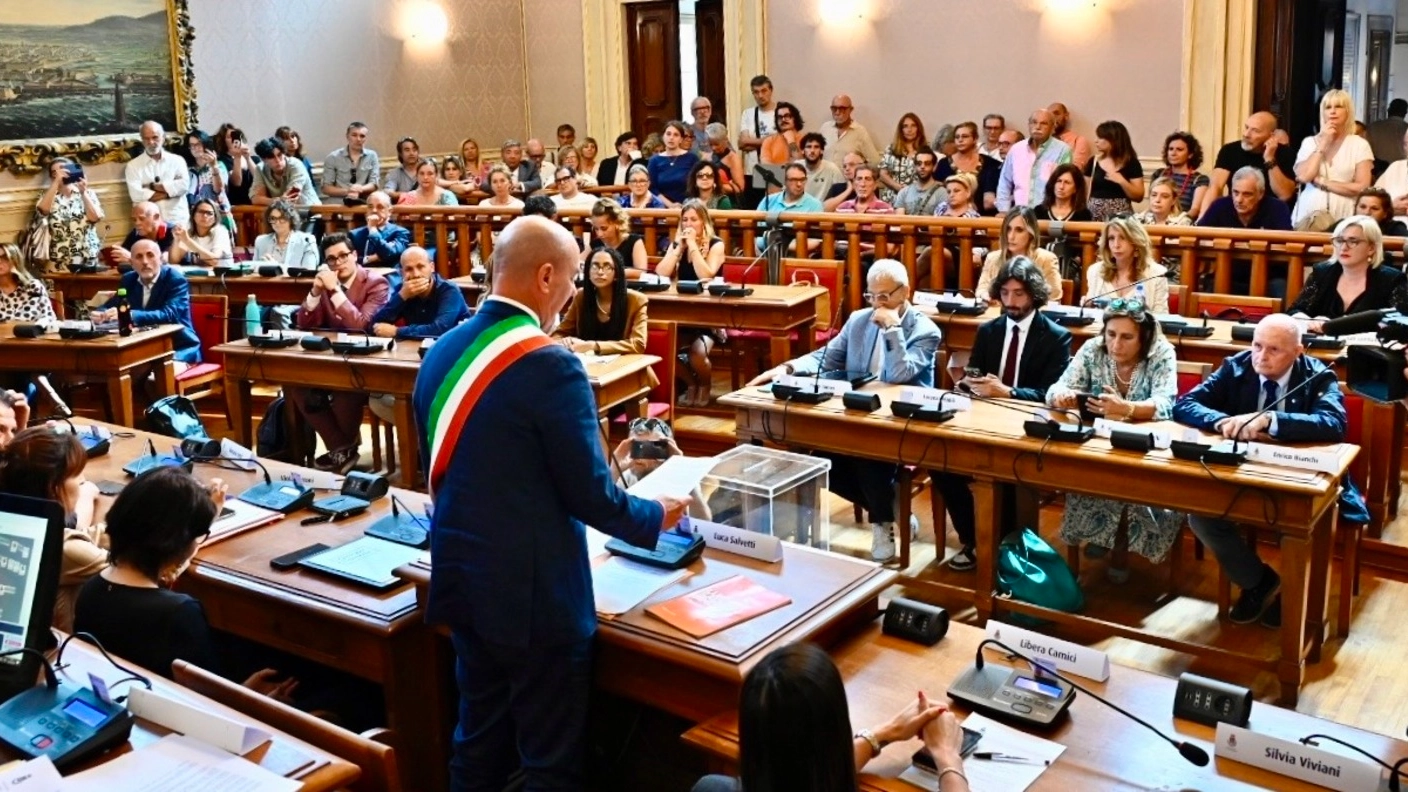 Primo consiglio comunale a Livorno