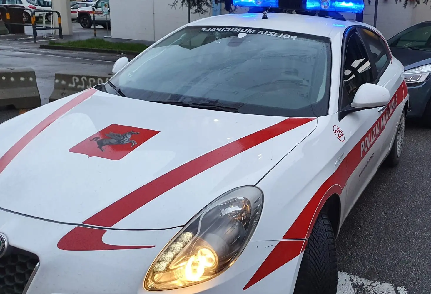 A 16 anni guida un’auto di grossa cilindrata, sanzionati anche i genitori