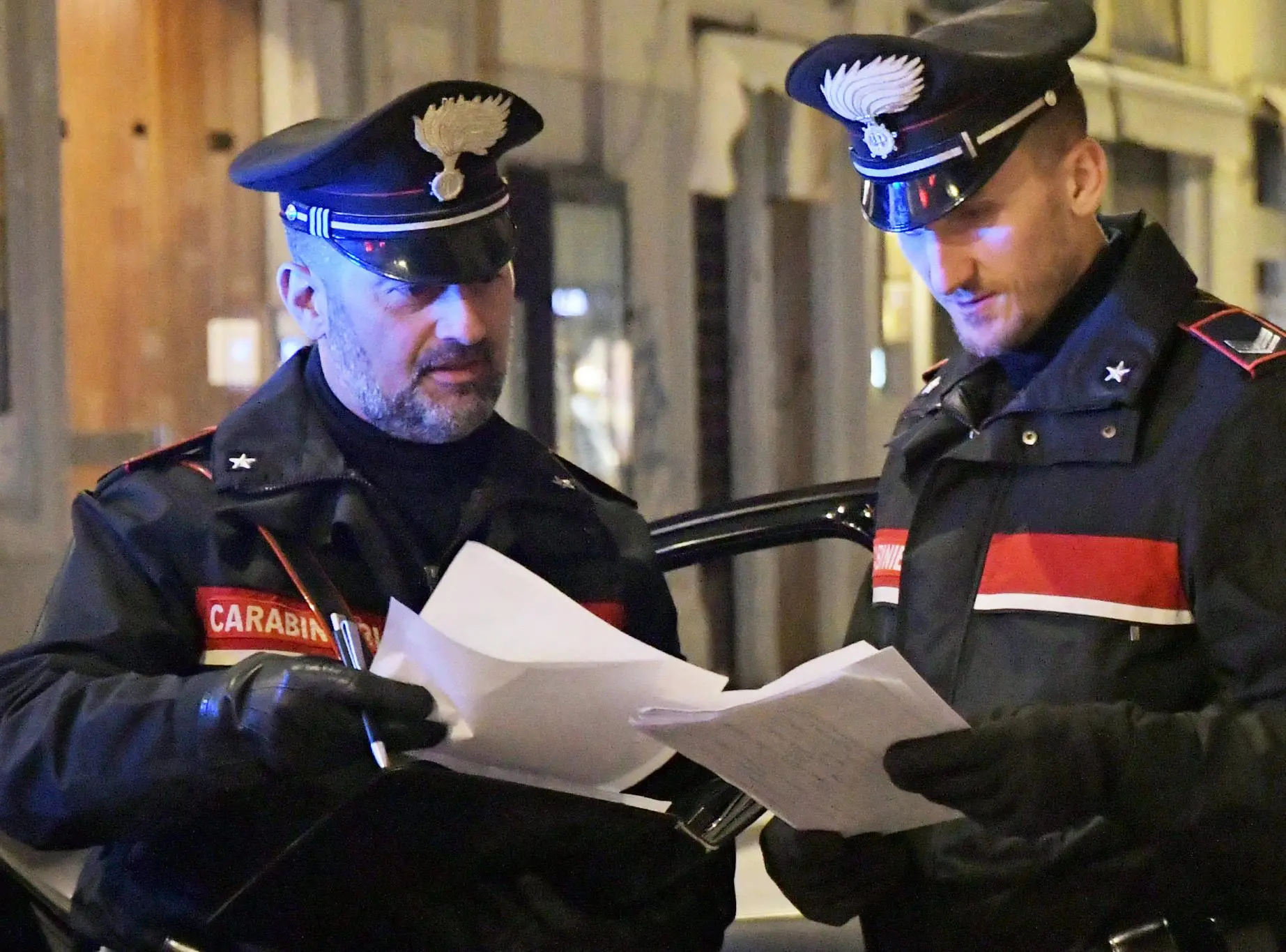 “Sua figlia ha avuto un incidente”. Falso carabiniere, anziana sventa la truffa