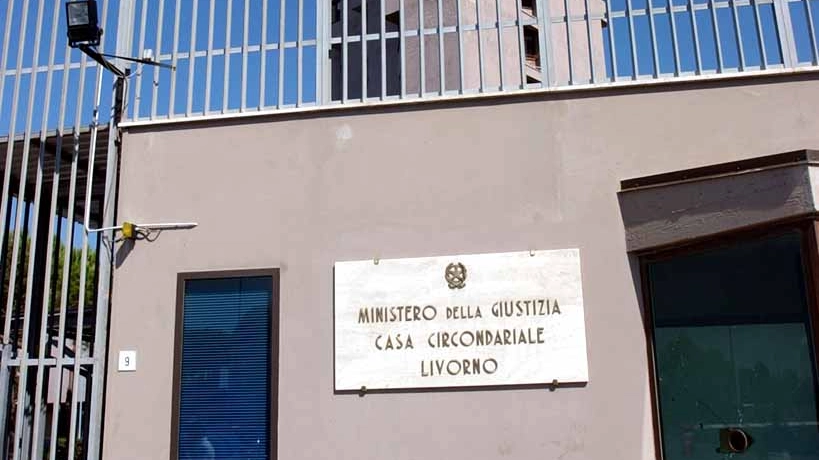 L'esterno del carcere di Livorno