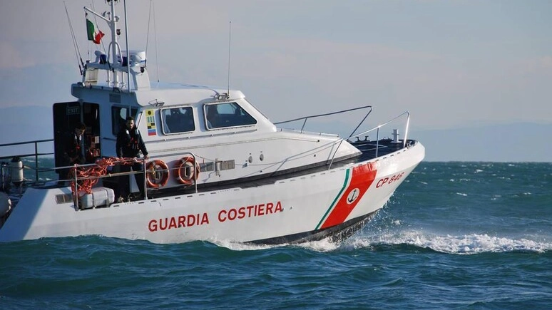 Una motovedetta della Guardia Costiera (foto repertorio Ansa)