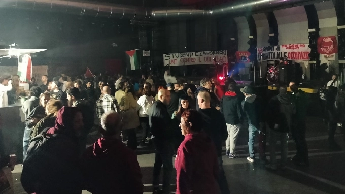 L'occupazione della discoteca da parte dei manifestanti