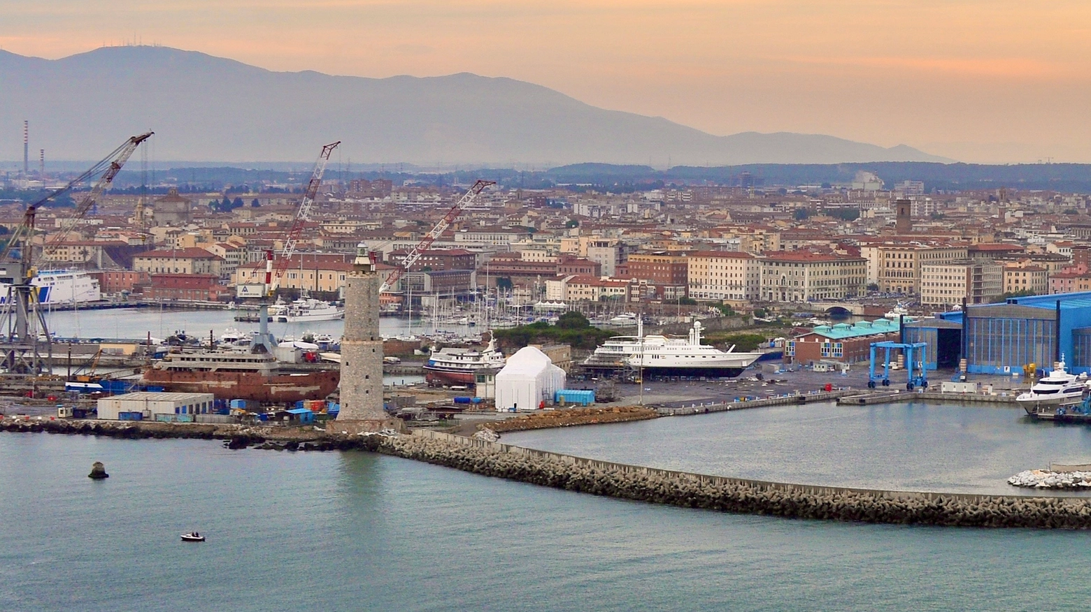 Il porto di Livorno