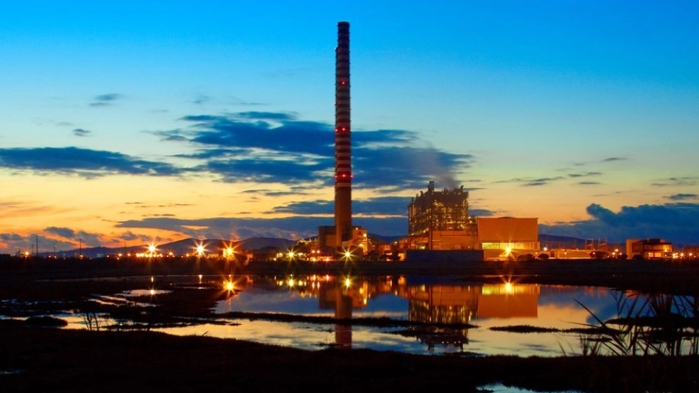 Piombino, martedì 29 ottobre vanno giù due simboli: scatta l’adeguamento della centrale Enel con nuove tecnologie. Se ne va un’epoca