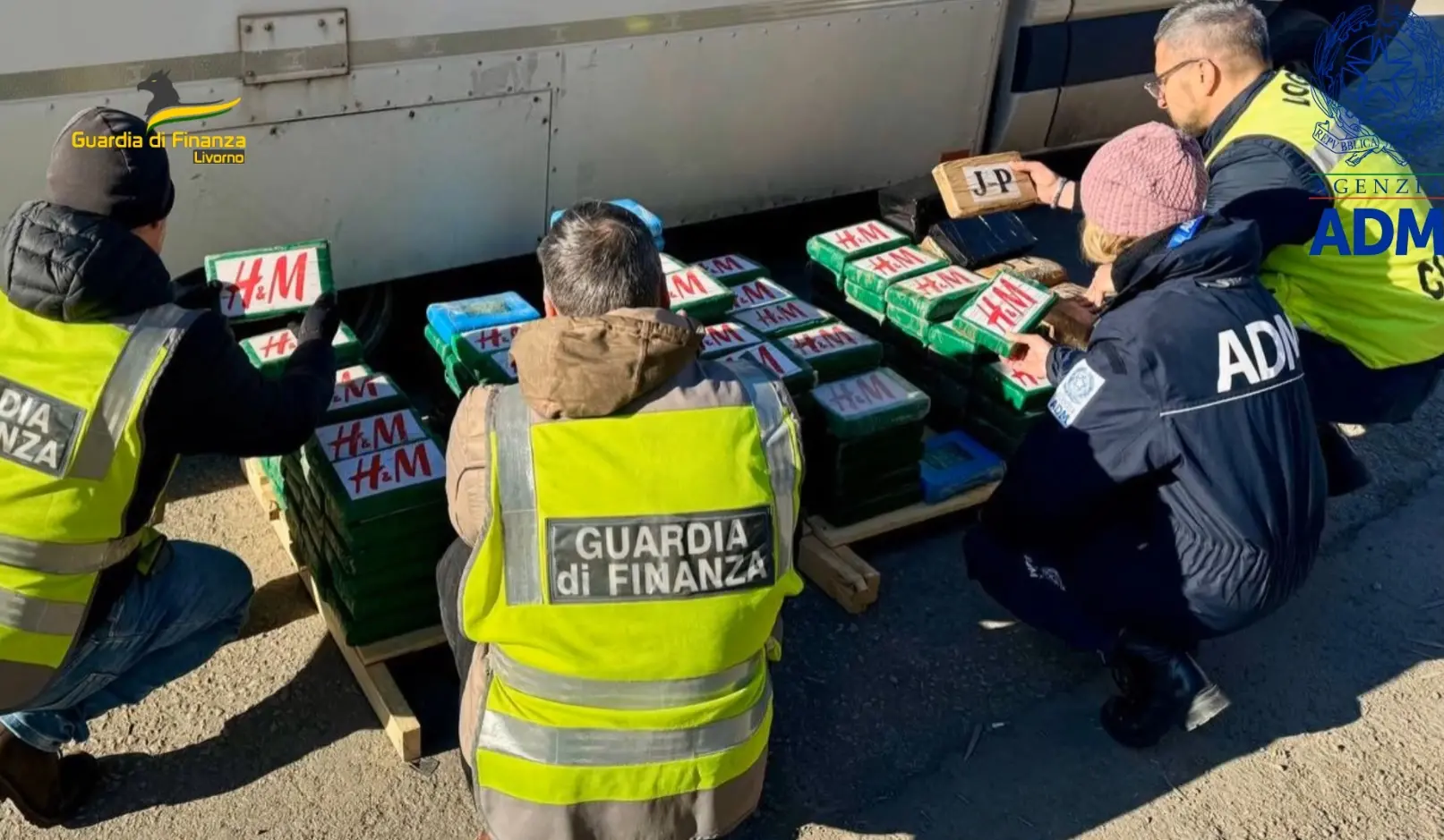 Oltre trecento chili di cocaina nascosti nel container, sequestro al porto di Livorno